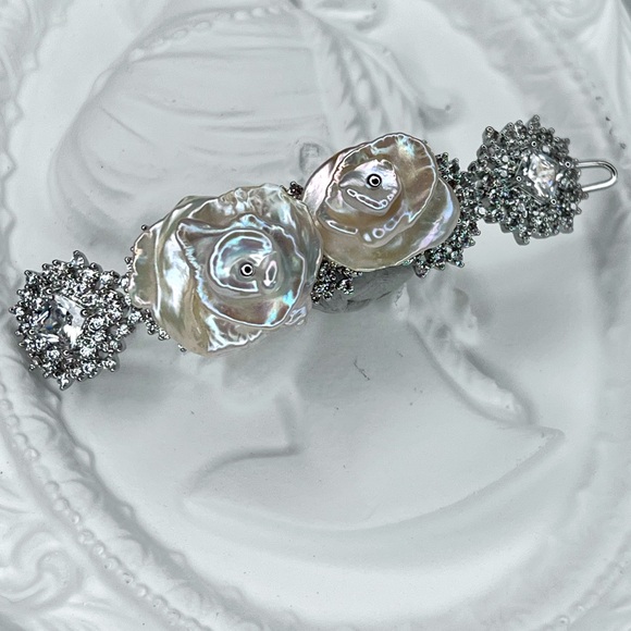 ?? Handmade Premium Freshwater Keshi Multi Layer Pearl Flower ? Hair Clip